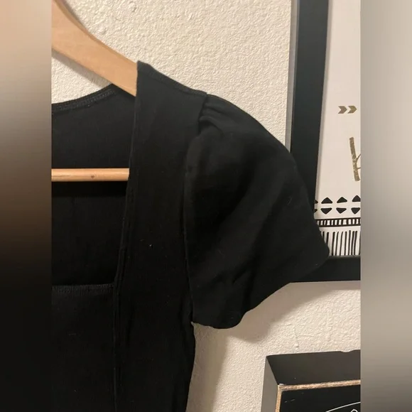 Small black dress - Picture 4 of 4